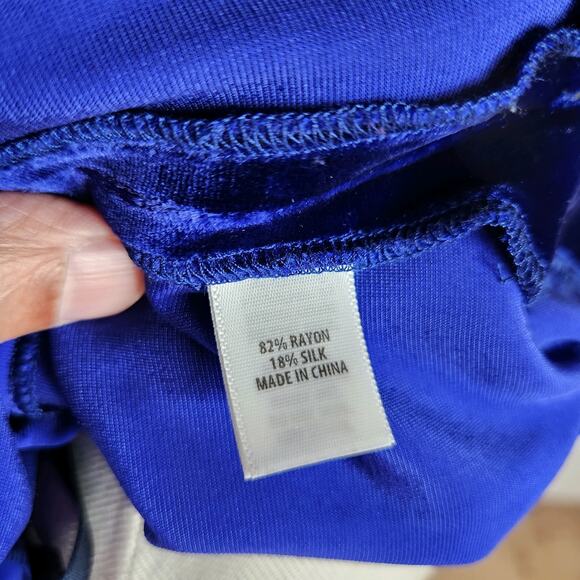 St. John Blue Velvet Short Sleeve Blouse Top Womens Small - Picture 9 of 11